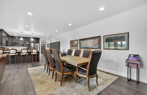 Family Mountain Escape w Private Suite Modern Comforts - Foto 21