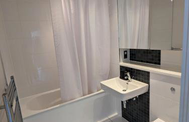 Number 43 Elite Apartment - Top Floor - Free Parking - Foto 3