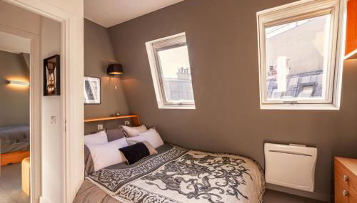 1min Walk From Champs Elysées - Avenue Montaigne - AC - Self-Checkin - Working Desk - Foto 4