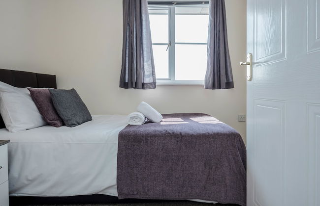 Captivating 3-bed Apartment in Grays - Photo 11