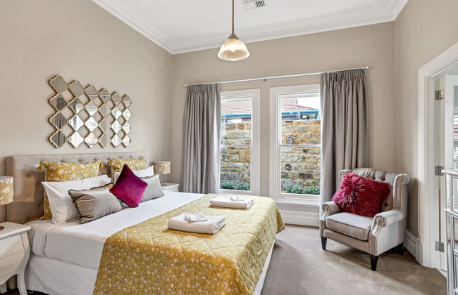 Grandview Accommodation - The Elm Tree Apartments - Photo 11