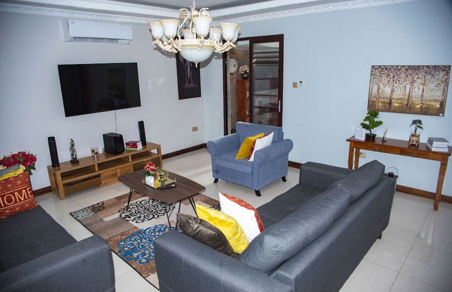 Lusaka Luxe: Your Private Oasis Awaits in the Heart of Zambia - Foto 1