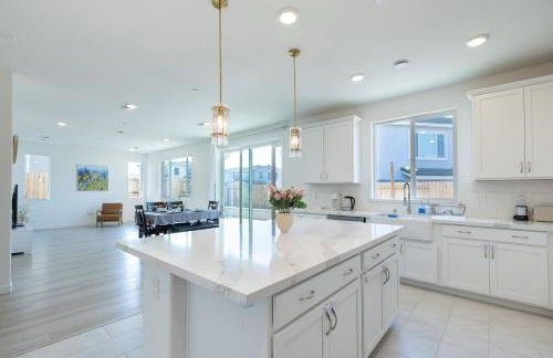 Modern Charming 4BR Home, Family Friendly, Office Space, Fast WiFi, Free Parking - Foto 14