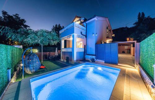 Villa Viktoria with private swimming pool - Photo 1