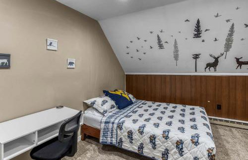 Luxury Lakeside Mountain Escape with Wraparound Deck Near Terra Alta, West Virginia - Foto 39