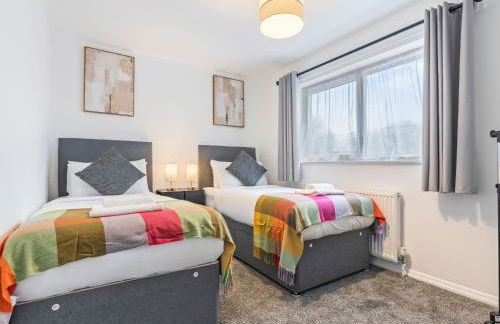 Telford Centre House with Parking, Garden, Wi-Fi - Photo 4