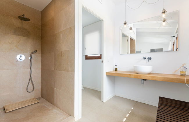 Villa With Saltwater Pool - Foto 24