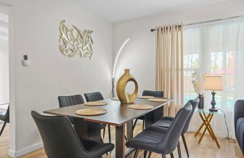 Sleeps 12 - Hot Tub - Pool - Game Room & Fire Pit! - Foto 55