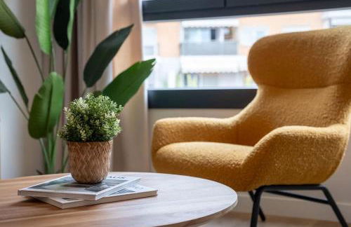 Your Sunny Retreat! Modern apt steps to the beach - Foto 16