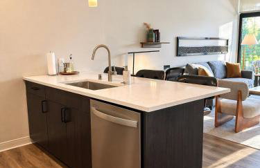 East Side Luxury 1BR Apt - Near Brady St with Balcony and Lounge - Foto 12