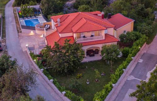 Holiday Home Villa Mile mit beheiztem Pool- Grill und Terrasse by Interhome - Foto 24