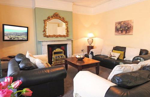 Bury Villa - 7 bedrooms sleeping 18 guests - Photo 3