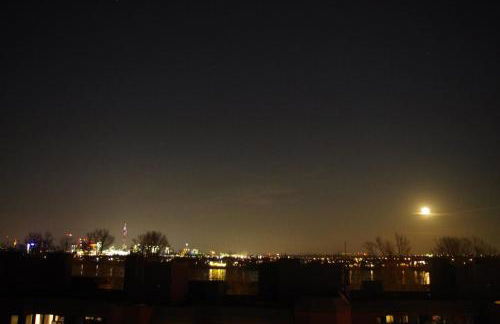 Rheinblick7 Neuss - Spektakulärer Blick auf die Düsseldorfer Skyline - Ruhig Modern Privatparkplatz Aufzug - Top Anbindung an Messe Flughafen Hauptbahnhof - Foto 53