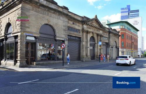 Premium Deals on Modern 2 -Bed 2-Bath Central City for Movers & Pros by Hedgerow l Embrace comfort and ease with our inviting 2 bedroom apartment l Attractions like Science and Industry Museum, Manchester Museum & Manchester Art Gallery - Foto 17