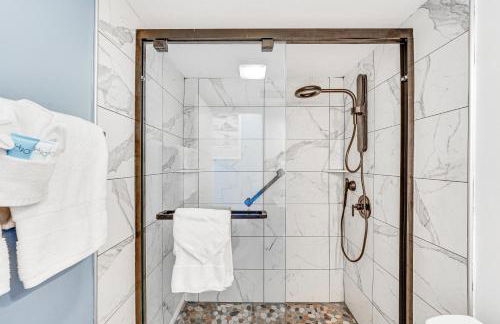 Beachfront Studio with Community Indoor Pool! - Foto 14