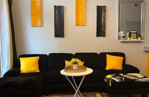 Sun-Kissed Stays - Photo 10