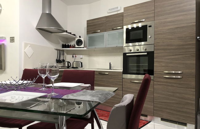 Sea View 2 Bed Apartment Close to Beach - Photo 31