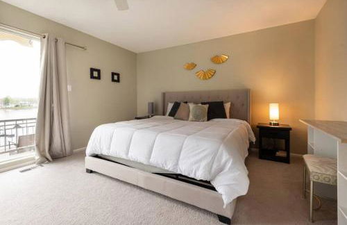 Serene Duplex Lakefront Retreat: sleeps up to 20 - Foto 10