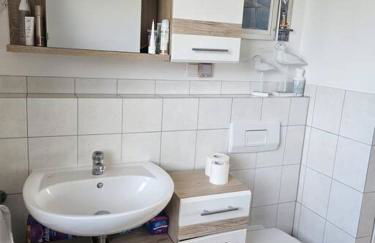 Ferienwohnung Für Gäste mit Niveau,Monteurewohnung mit 3 separaten Schlafzimmern,Parkplatz für Großes Fahrzeug vorhanden 8,5m lang - Foto 29