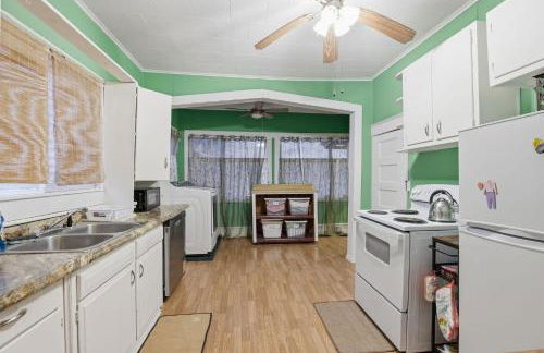 Cozy Matewan Trail Stay home - Photo 12