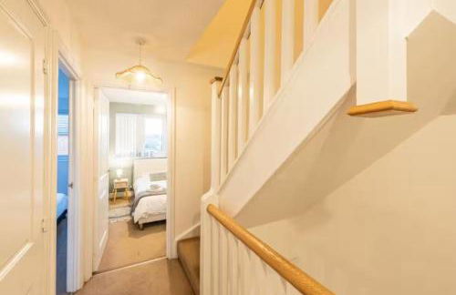 Family-Friendly 4-Bedroom House in Moston with Parking and Garden - Foto 44