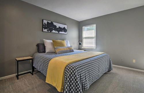 Modern Townhome with Fireplace Near Stoll Park - Foto 12