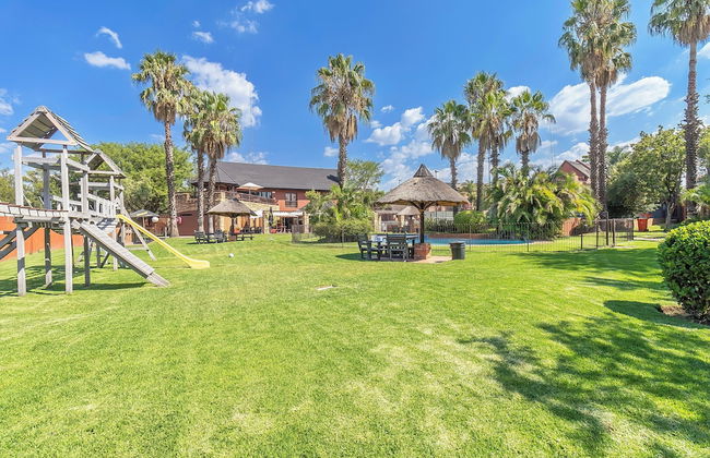 Exquisite 2 Bedroom Garden Townhouse in the Heart of Fourways - Photo 35