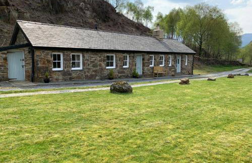 Sygun Cottage - Detached Cottage in the heart of the Snowdonia National Park - Photo 16