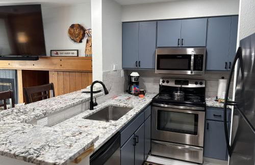 Studio in Lakeside Village, Updated Kitchen & Bath apts - Foto 16