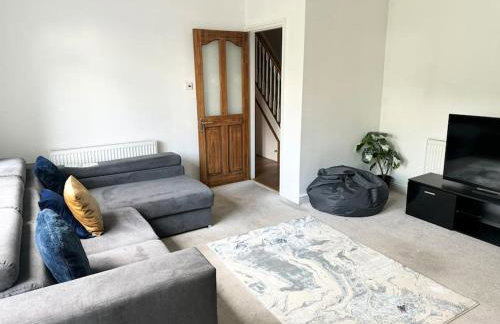 Spacious 15 Guest Home With 9 Beds in Shirley - Photo 22