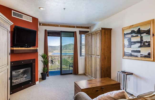 Lake View Ski Chalet - Photo 8