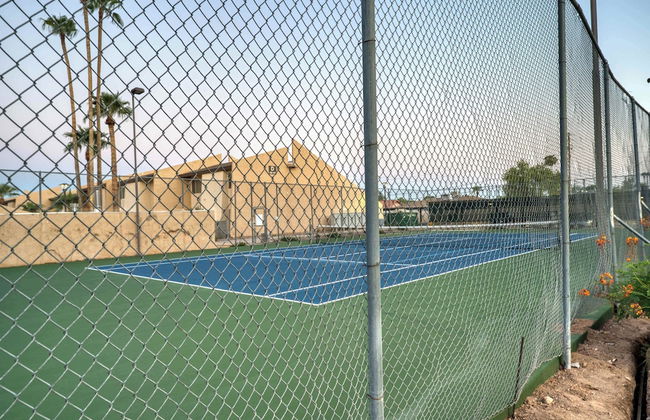 2BR Sleeps 6 Pool BBQ Gym Hot Tub & Bar Hopping! - Foto 14