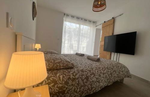 La Glycine - Parking gratuit - AC CLIM - Cour privé - - Foto 11