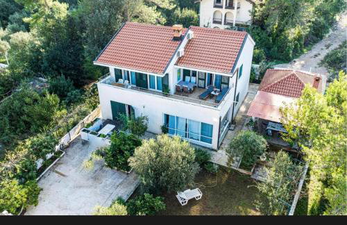 Koko's home - Photo 38