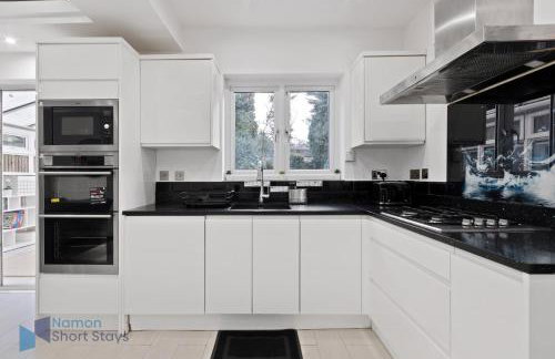 Large Comfy 4 Bedroom House, Ideal for Workers, FREE Parking - Foto 4