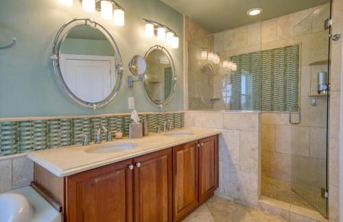 Waterfront Luxury w/ Heated Salt Pool & Golf Cart - Foto 7