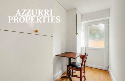 Monthly Stays at Grantham Road By Azzurri Properties Short Lets & Serviced Accommodation Newham, Sleeps up to 6 with Free Parking - Foto 2