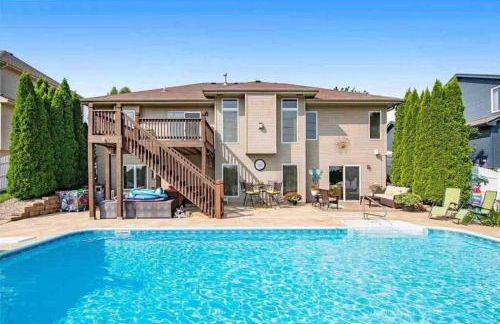 Spacious Pool House with tons of amenities! - Foto 29