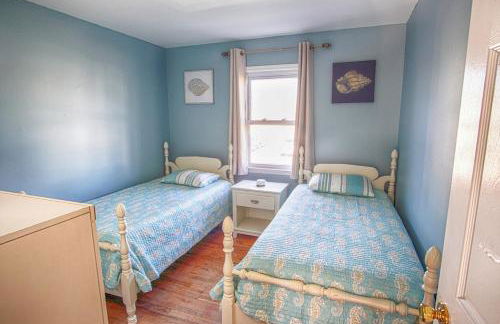 Gorgeous beach house with large pool & private beach, just 3 blocks away!! - Foto 19