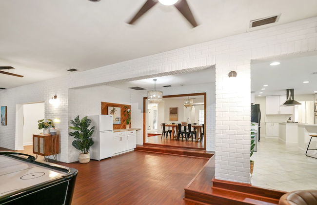 Golden Retreat: Expansive 6BR Home w Heated Pool ~ - Foto 19