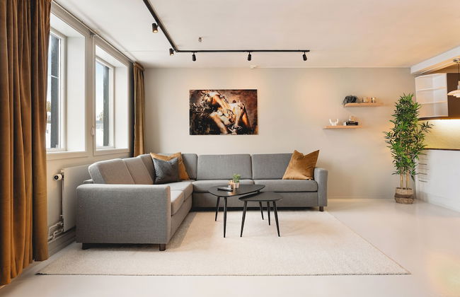 Arctic Homes - Downtown Penthouse - Photo 8