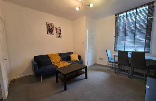 Comfortable 2BR Flat Great Location - Foto 8