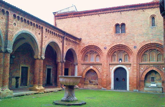 Private tour of Santo Stefano Basilica and Corte Isolani - Photo 3