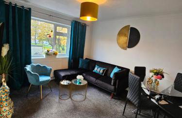 Large Stylish 2 Bedroom Apartment Stevenage Sleep 6 - Foto 1