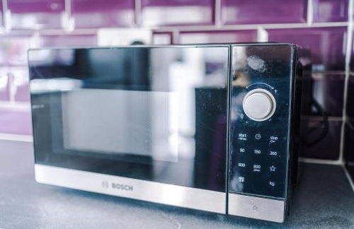 Beach Retreat with Hot Tub Sleeps 8 - Foto 28