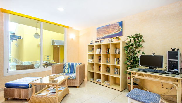 Coin salon dans le hall