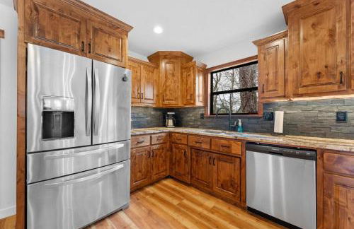 Remodeled Lakefront Cabin, shuffleboard, Starlink - Foto 36