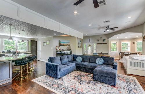 The San Bernard River waterfront provides private access to a spa, boat ramp, and jet skiing - Photo 57