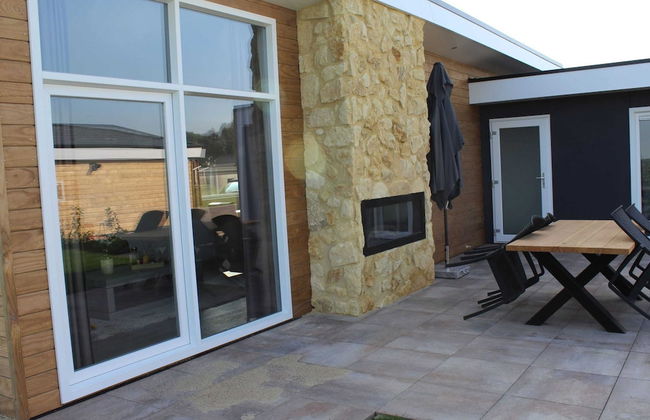 Cozy Garden Home w/ Fireplace - Photo 32