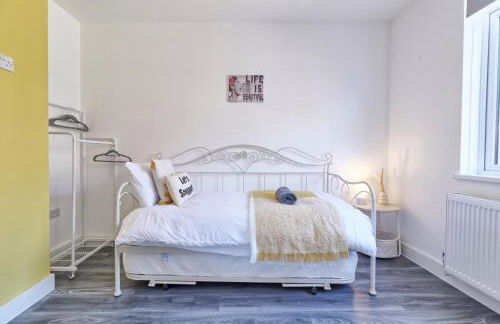 Comfy 4 Bed, Sleeps 8, fast WIFI, Contractor friendly - Foto 34